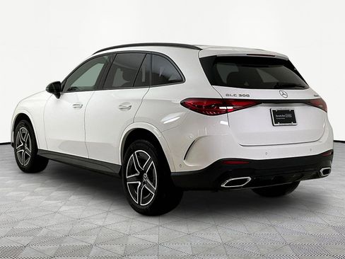 Used 2024 Mercedes-Benz GLC 300 4MATIC w/ AMG Line image 4