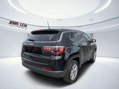 Certified 2025 Jeep Compass Sport image 3