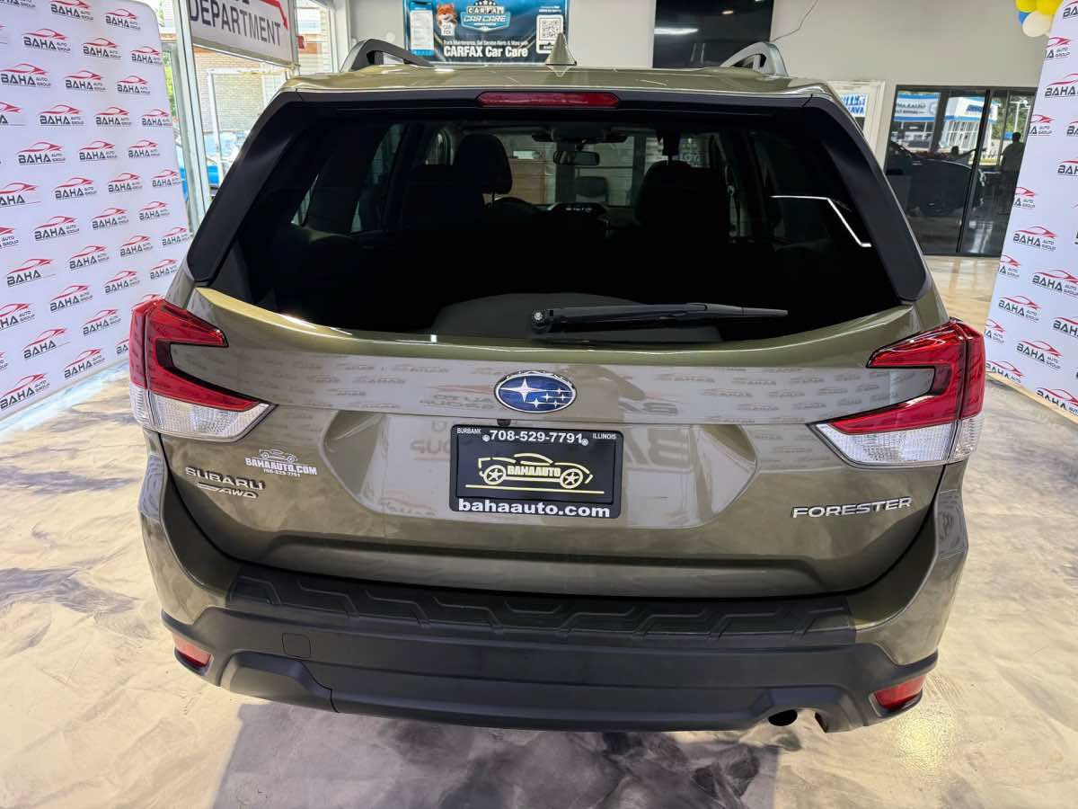 Used 2022 Subaru Forester Premium AWD/4WD image 6