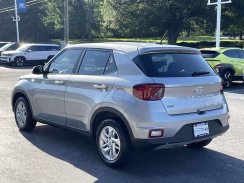 Used 2026 Hyundai Venue SE FWD image 5