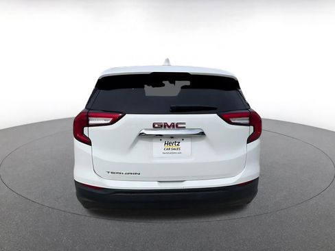 Used 2024 GMC Terrain SLE FWD image 12