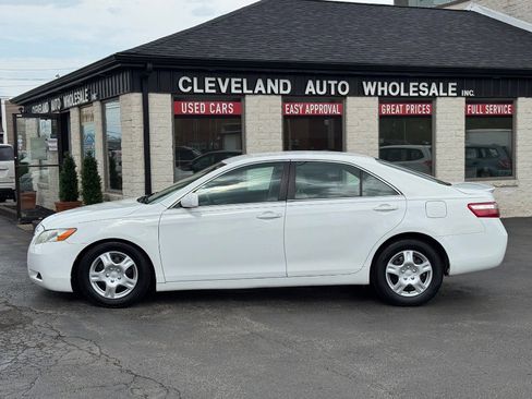 Used 2008 Toyota Camry LE FWD image 2