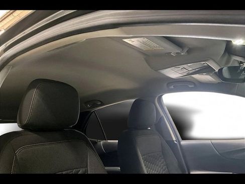 Used 2018 Chevrolet Equinox LT image 25