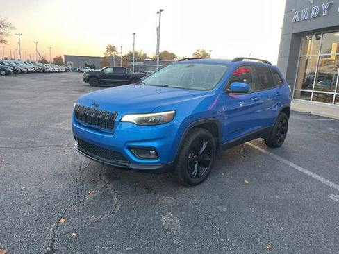 Used 2020 Jeep Cherokee Latitude Plus image 2