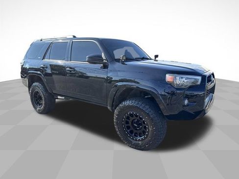 Used 2018 Toyota 4Runner SR5 image 3