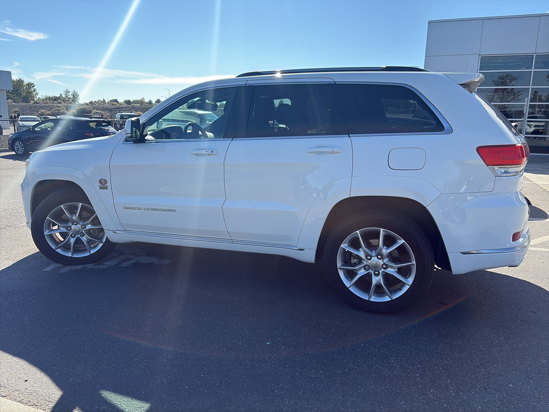 Used 2015 Jeep Grand Cherokee Summit w/ Platinum Series Group AWD/4WD image 14