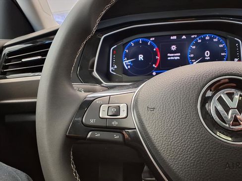 Used 2021 Volkswagen Jetta SEL Premium image 28