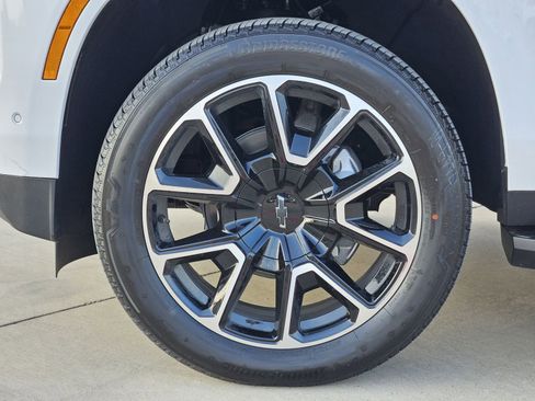 New 2026 Chevrolet Suburban RST AWD/4WD image 13