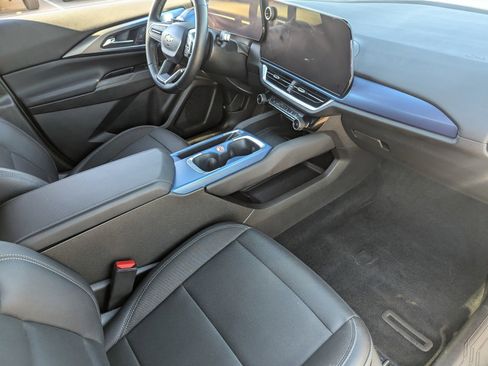 Used 2025 Chevrolet Equinox EV LT w/ Convenience Package image 14