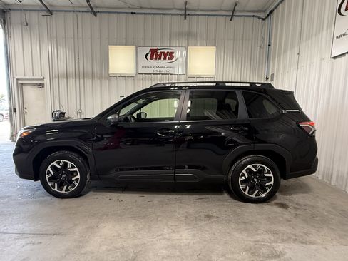 Used 2025 Subaru Forester Premium AWD/4WD image 13
