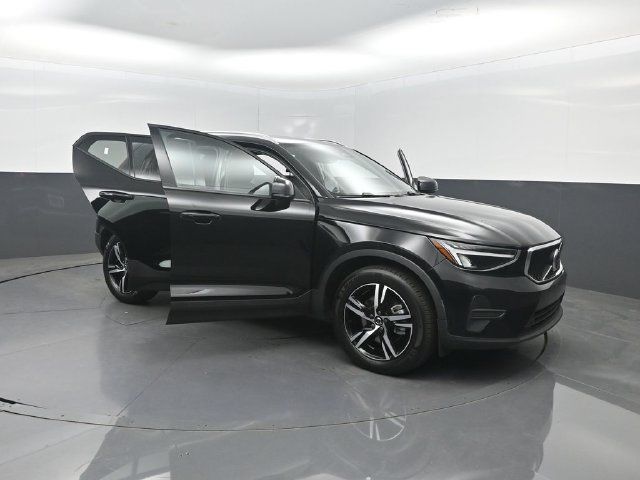 Used 2023 Volvo XC40 B5 Core w/ Convenience Package AWD/4WD image 41