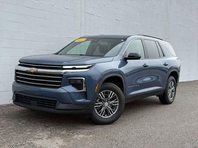 Used 2025 Chevrolet Traverse LT