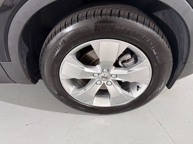 Used 2022 Volvo XC40 T5 Momentum AWD/4WD image 16