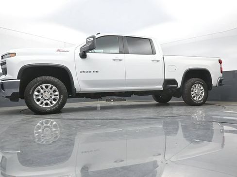 Used 2024 Chevrolet Silverado 2500 LT AWD/4WD image 45