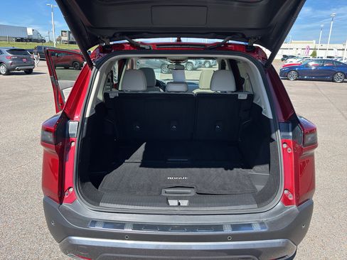 Used 2023 Nissan Rogue SL image 25