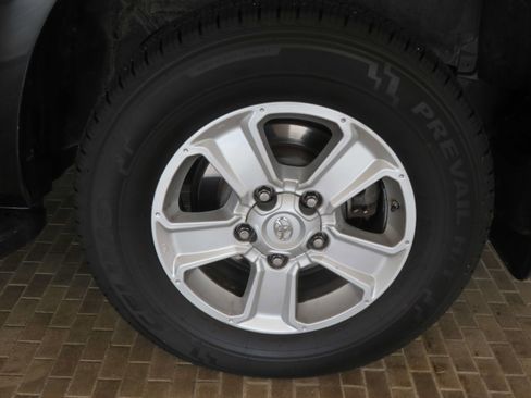 Used 2019 Toyota Sequoia SR5 AWD/4WD image 8