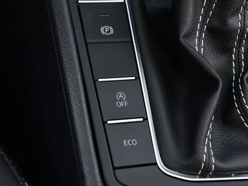 Used 2025 Volkswagen Jetta SE w/ Sunroof Package FWD image 18