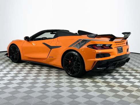 Used 2023 Chevrolet Corvette Z06 w/ Z07 Performance Package RWD image 7