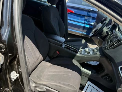 Used 2015 Chrysler 200 Limited w/ Convenience Group image 21