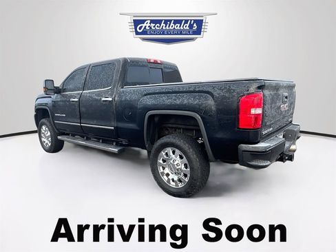 Used 2019 GMC Sierra 2500 Denali w/ Duramax Plus Package image 3