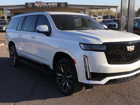 Used 2023 Cadillac Escalade ESV Sport Platinum image 1