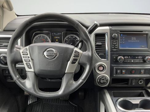 Used 2017 Nissan Titan PRO-4X AWD/4WD image 13