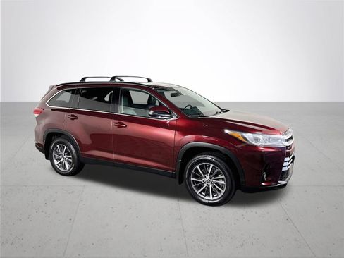 Used 2019 Toyota Highlander XLE AWD/4WD image 4