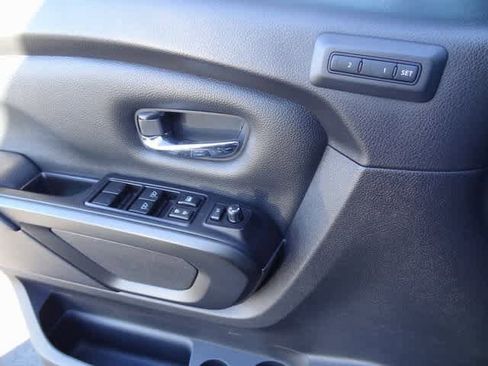 Used 2021 Nissan Titan PRO-4X w/ Pro-4x Convenience Package image 12