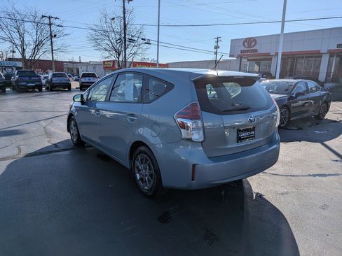 Used 2017 Toyota Prius V Two w/ Carpet Mat Package image 8