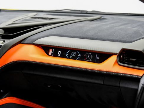 Used 2025 Lamborghini Revuelto AWD/4WD image 34