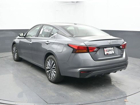 Used 2024 Nissan Altima 2.5 SV AWD/4WD image 11