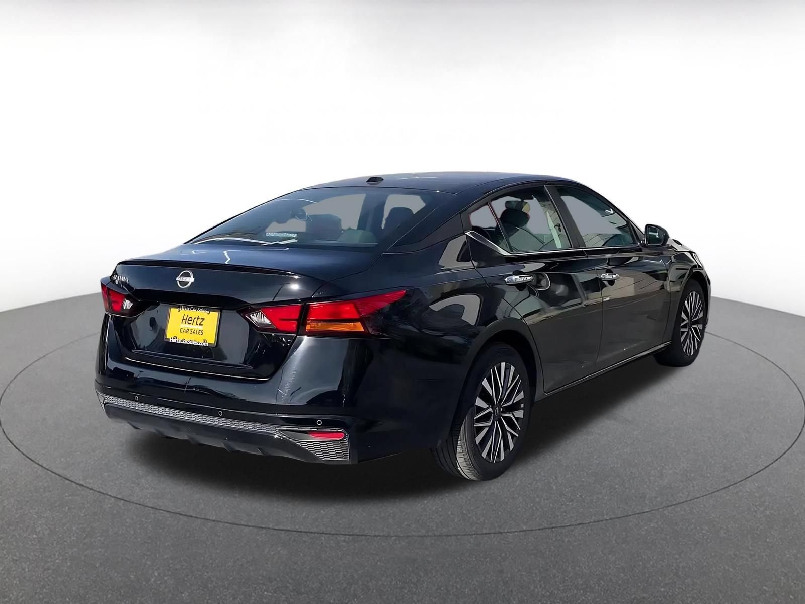 Used 2025 Nissan Altima 2.5 SV FWD image 13