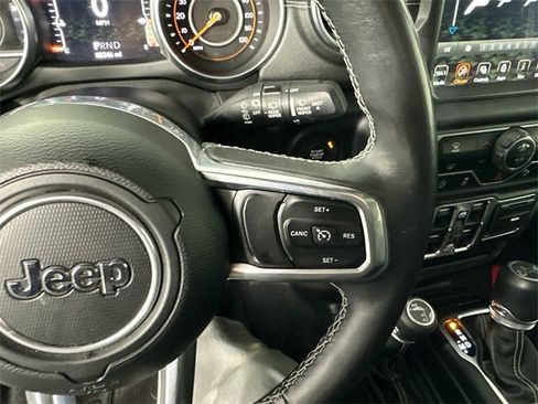 Used 2018 Jeep Wrangler Unlimited Sahara image 29