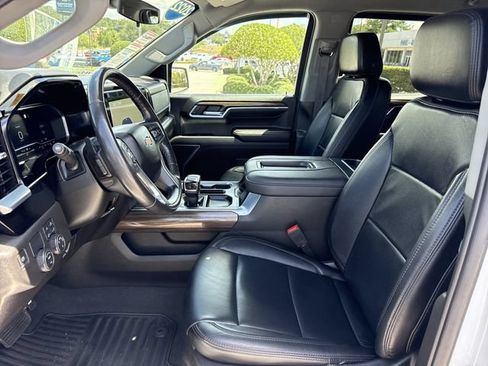 Used 2022 Chevrolet Silverado 1500 LT w/ Safety Package RWD image 9