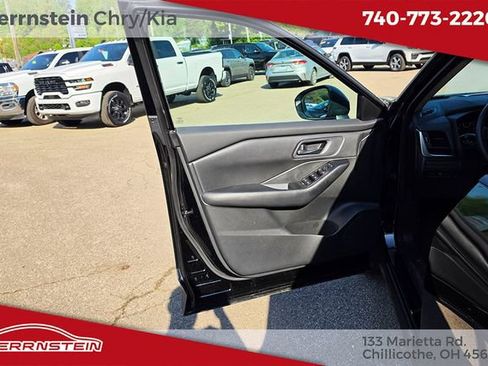 Used 2024 Nissan Rogue S AWD/4WD image 13