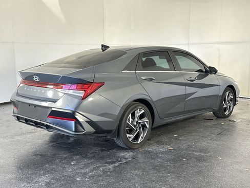 Used 2025 Hyundai Elantra SEL FWD image 8