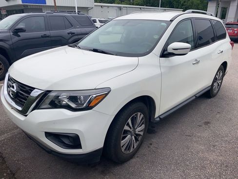 Used 2019 Nissan Pathfinder SV FWD image 3
