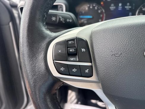 Used 2022 Ford Explorer XLT AWD/4WD image 30