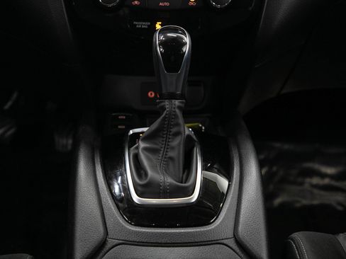 Used 2020 Nissan Rogue SV w/ Premium Package AWD/4WD image 19