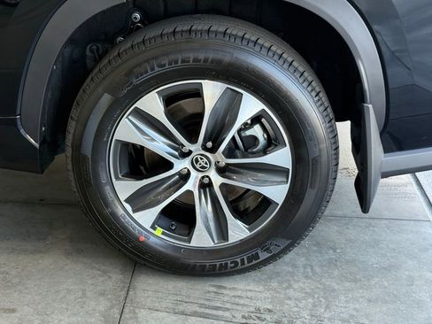 New 2026 Toyota Highlander XLE image 13