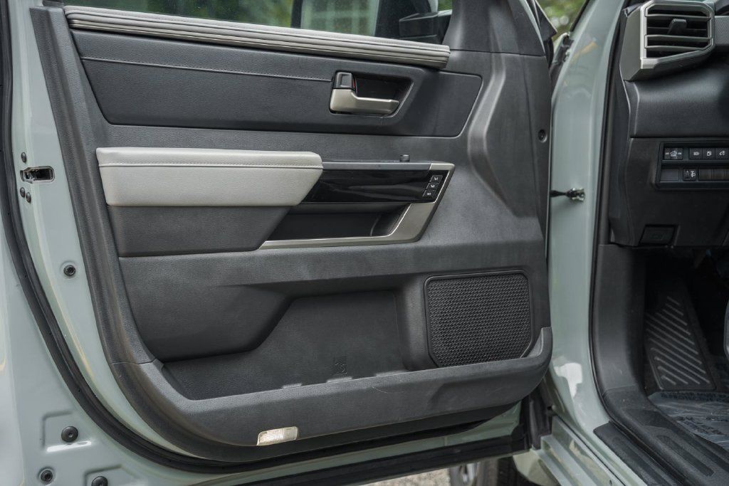 Used 2025 Toyota Tundra Limited AWD/4WD image 19