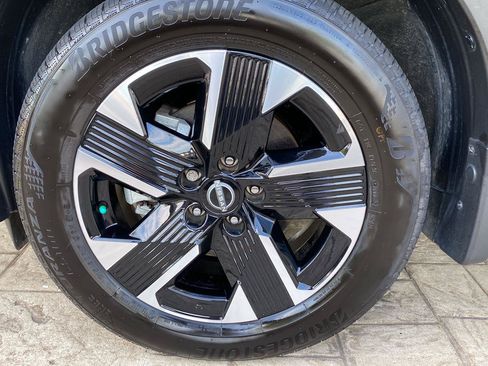 Certified 2025 Nissan Kicks SV AWD/4WD image 13