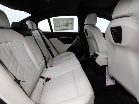 New 2026 BMW 530i xDrive w/ Premium Package image 28