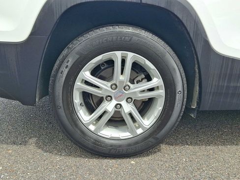 Used 2023 GMC Terrain SLE w/ Driver Convenience Package FWD image 8