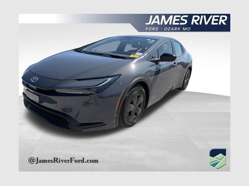 Used 2025 Toyota Prius LE FWD image 1