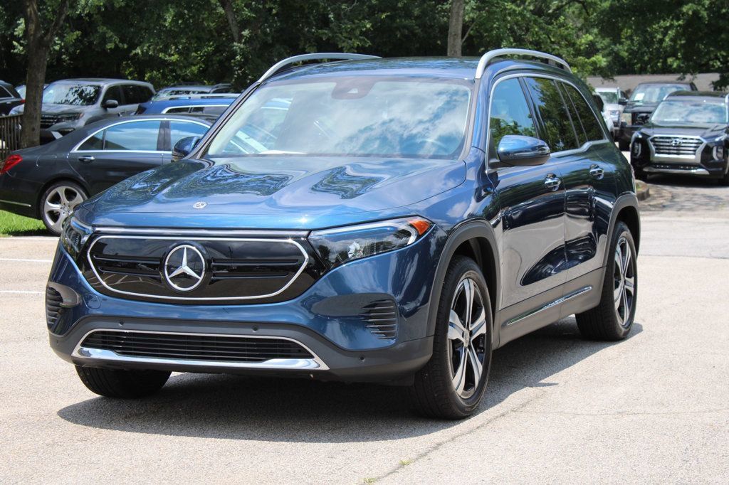 Used 2023 Mercedes-Benz EQB 300 4MATIC image 3