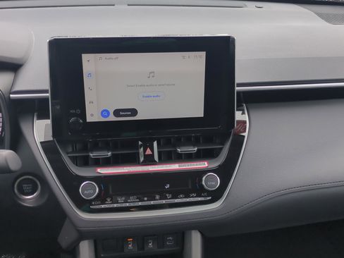 Used 2023 Toyota Corolla Cross XLE w/ Convenience Package FWD image 17