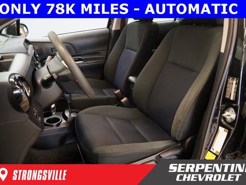 Used 2015 Toyota Prius C Two image 3