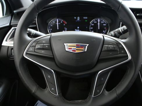 Used 2025 Cadillac XT5 Luxury AWD/4WD image 14