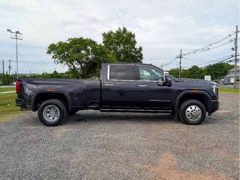 Used 2024 GMC Sierra 3500 Denali Ultimate AWD/4WD image 5